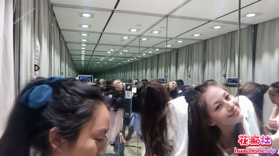 试衣间换衣流出